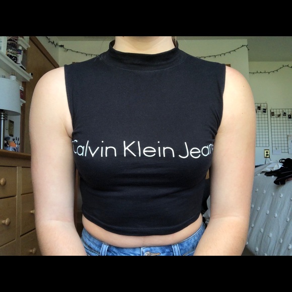 Calvin Klein Crop - Picture 2 of 3